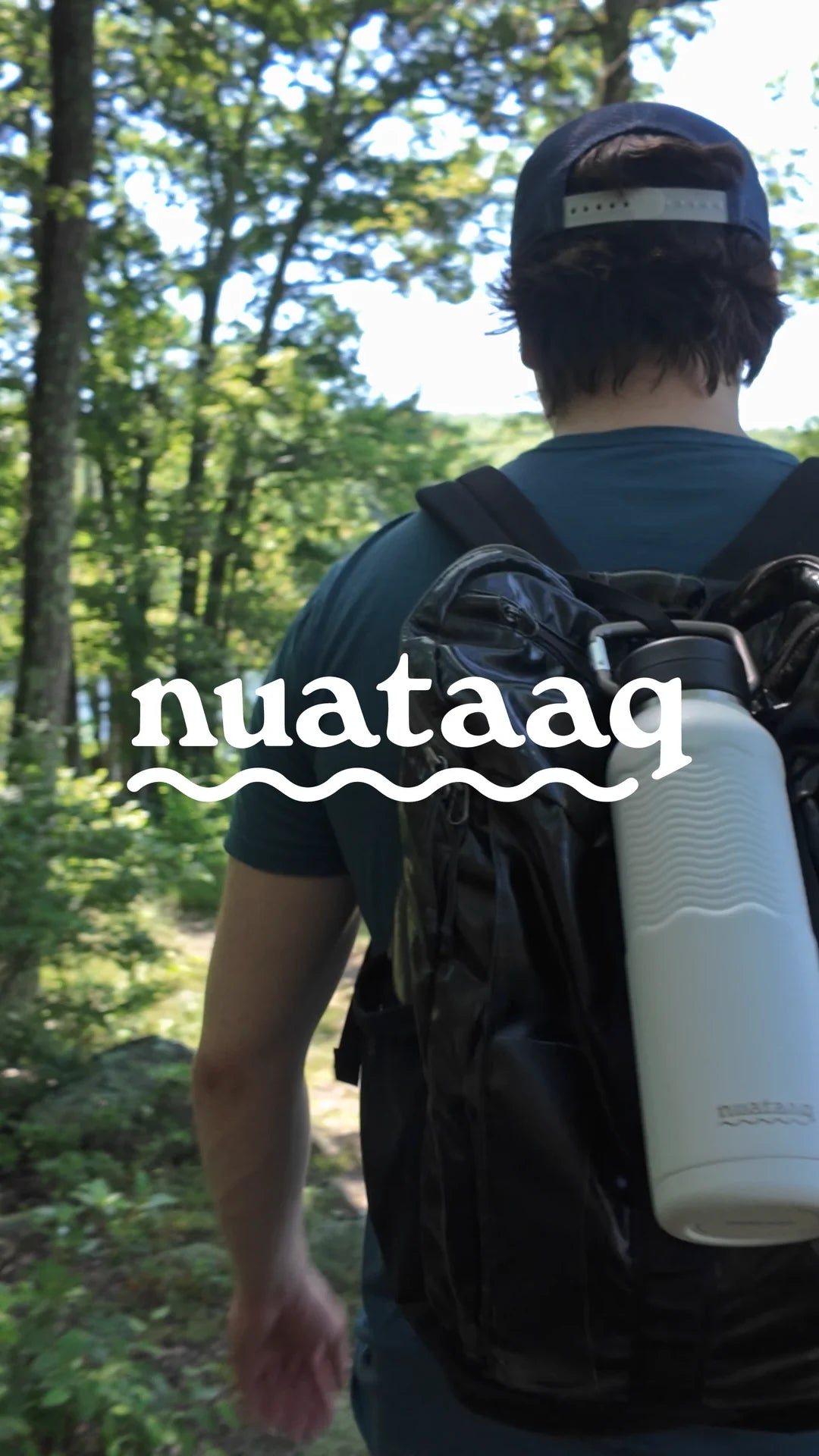 Load video: overview of the features for the carabiner 34 oz / 1 L stainless steel double wall insulated bottle. Shows the core features in use including the carabiner, waveform grip, top class insulation times, and durability