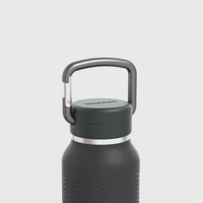Video showing carabiner and wave grip features of the obsidian 34 oz Nuataaq connect bottle